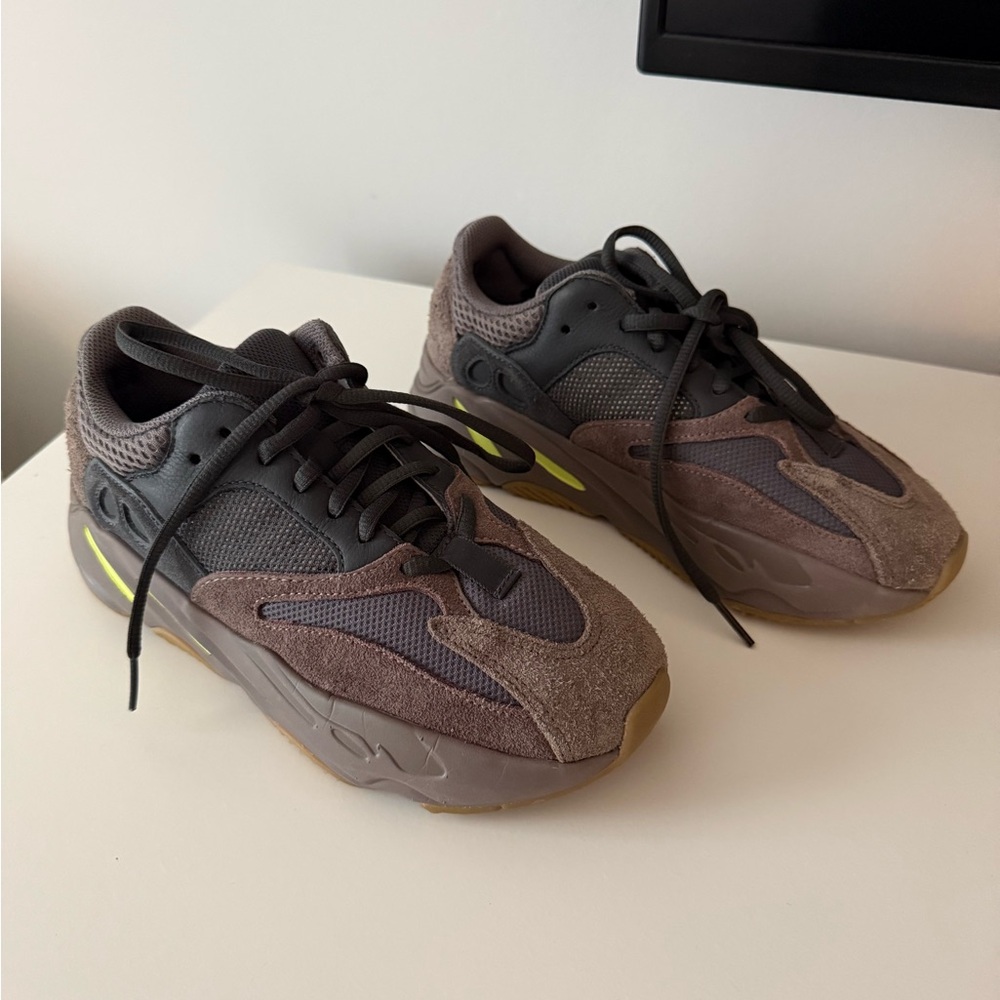 adidas Yeezy Boost 700